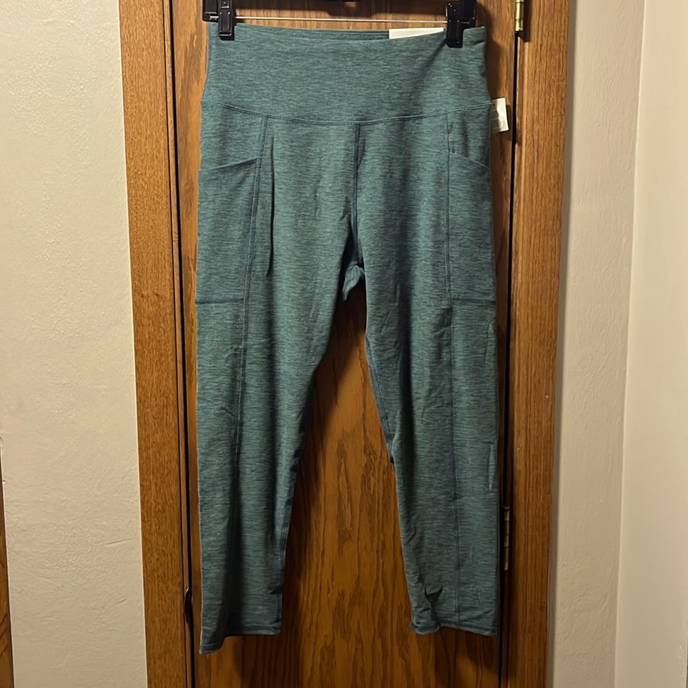 Luxe Pocket Capri Leggings